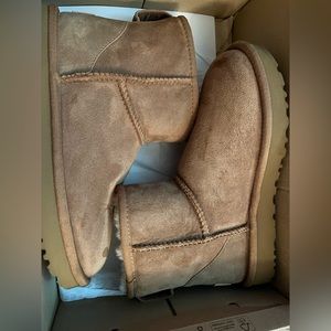 Great condition big girls size 5 Ugg boots
